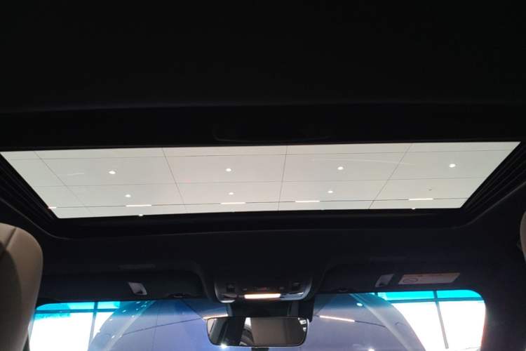 Used Lexus ES 2025 300h Deluxe Edition Headliner