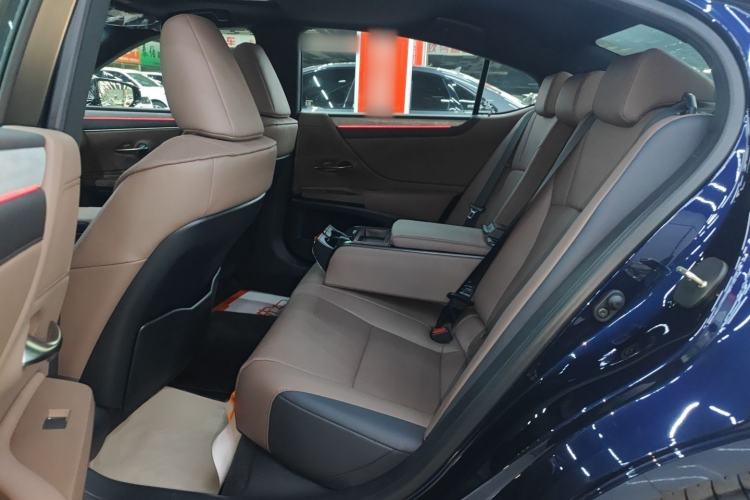 Used Lexus ES 2025 200 Premium Edition Interior 4