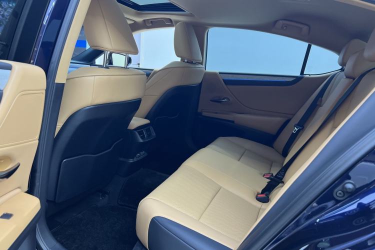 Used Lexus ES 2025 200 Premium Edition Interior 7