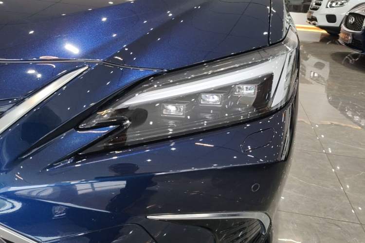 Used Lexus ES 2025 300h Deluxe Edition Left Front Headlight