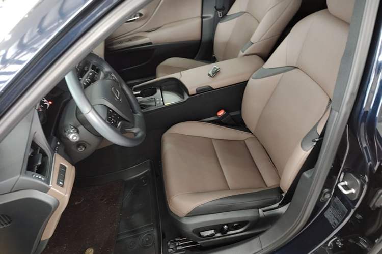 Used Lexus ES 2025 200 Premium Edition Left Front Seat