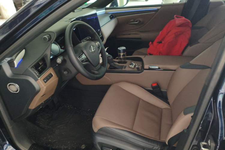Used Lexus ES 2025 200 Premium Edition Left Front Seat