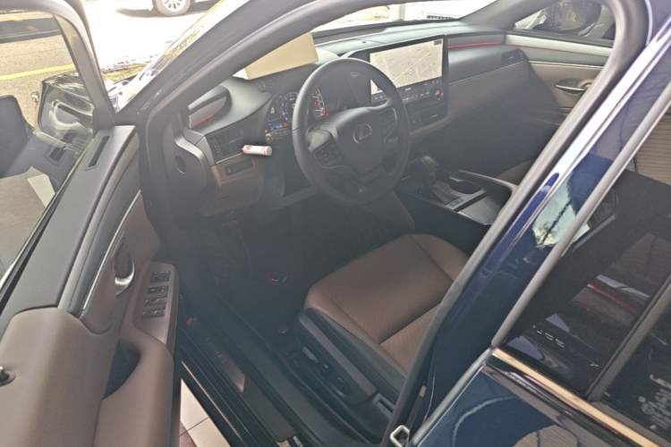 Used Lexus ES 2025 200 Premium Edition Left Front Seat