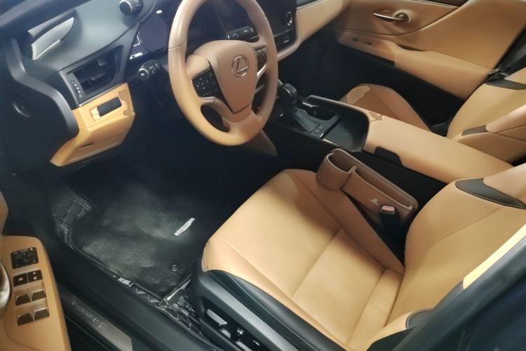 Used Lexus ES 2025 200 Premium Edition Left Front Seat