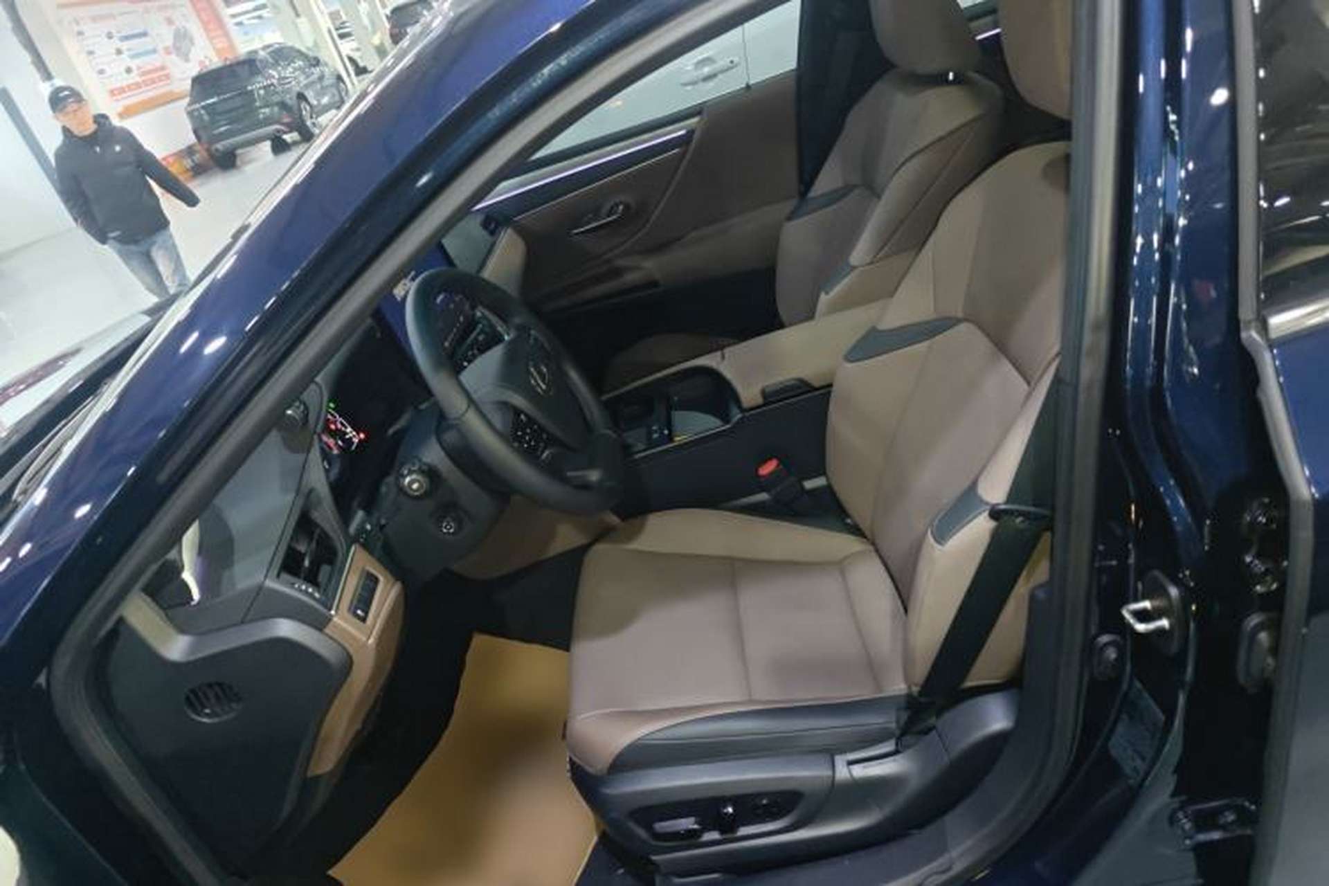 Used Lexus ES 2025 200 Premium Edition Left Front Seat
