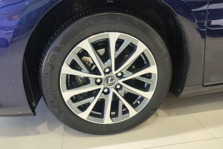 Used Lexus ES 2025 200 Premium Edition Left Front Wheel Hub
