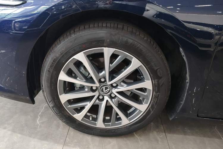 Used Lexus ES 2025 300h Deluxe Edition Left Front Wheel Hub