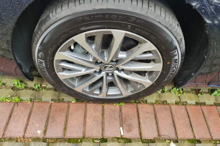 Used Lexus ES 2025 200 Premium Edition Left Front Wheel Hub
