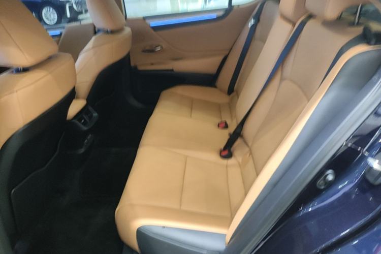Used Lexus ES 2025 200 Premium Edition Left Rear Seat