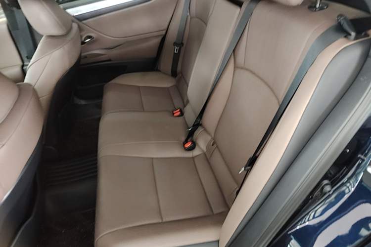 Used Lexus ES 2025 200 Premium Edition Left Rear Seat