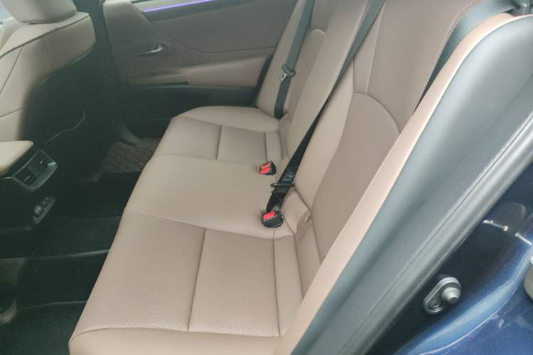 Used Lexus ES 2025 200 Premium Edition Left Rear Seat
