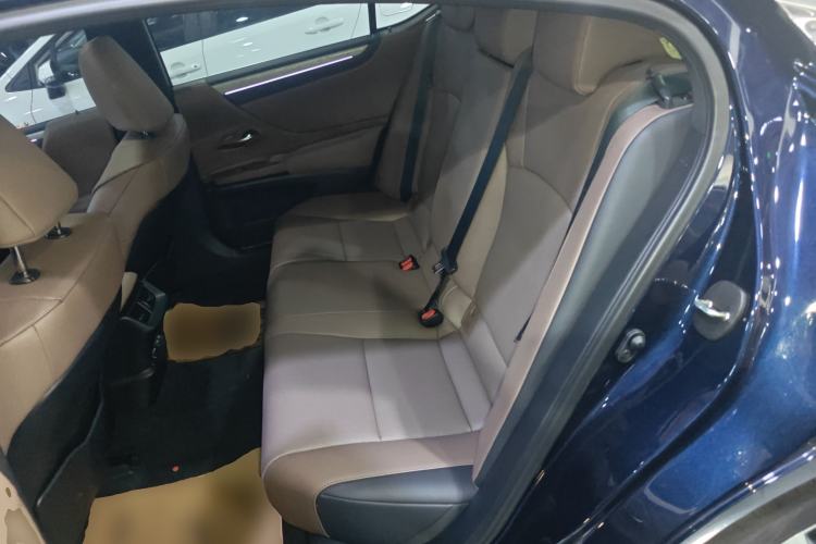 Used Lexus ES 2025 200 Premium Edition Left Rear Seat