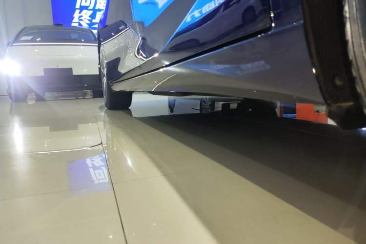 Used Lexus ES 2025 200 Premium Edition Left Side Sill