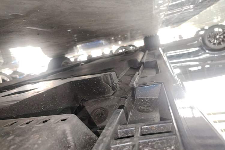 Used Lexus ES 2025 200 Premium Edition Left Side Sill