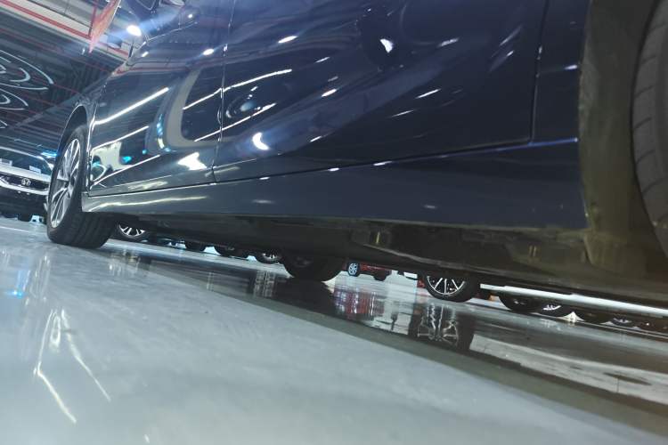 Used Lexus ES 2025 200 Premium Edition Left Side Sill