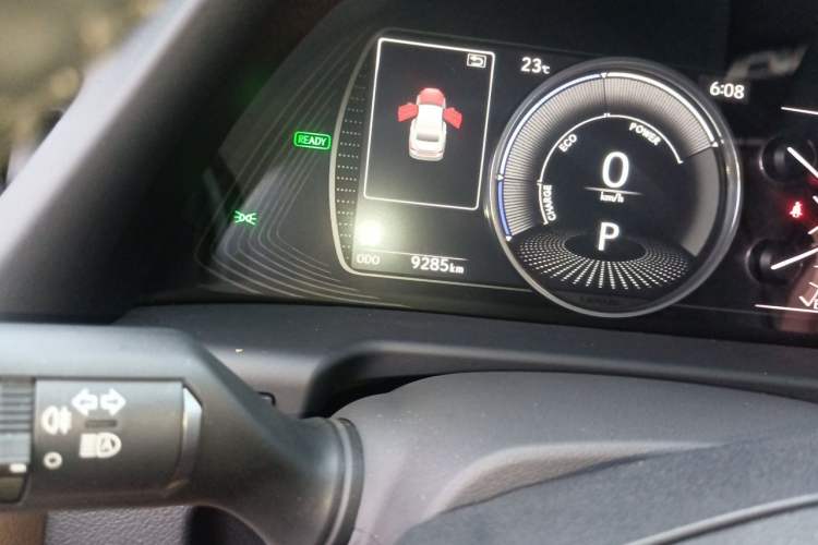 Used Lexus ES 2025 300h Deluxe Edition Odometer Close Up