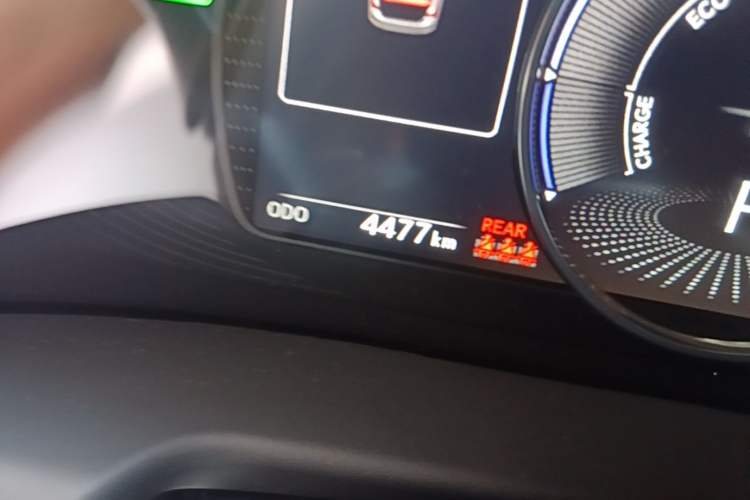 Used Lexus ES 2025 300h Deluxe Edition Odometer Close Up