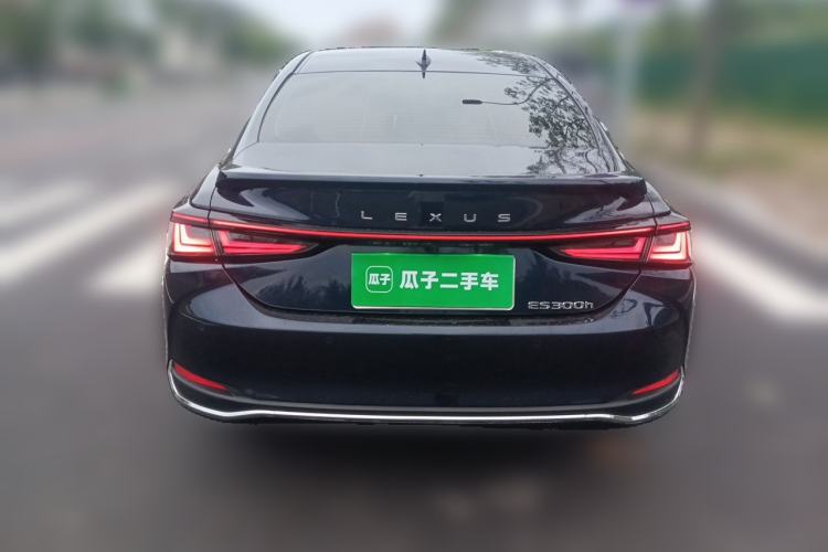 Used Lexus ES 2025 300h Deluxe Edition Rear