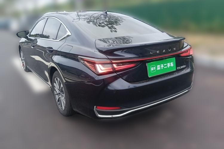 Used Lexus ES 2025 300h Deluxe Edition Rear Left 45 Deg