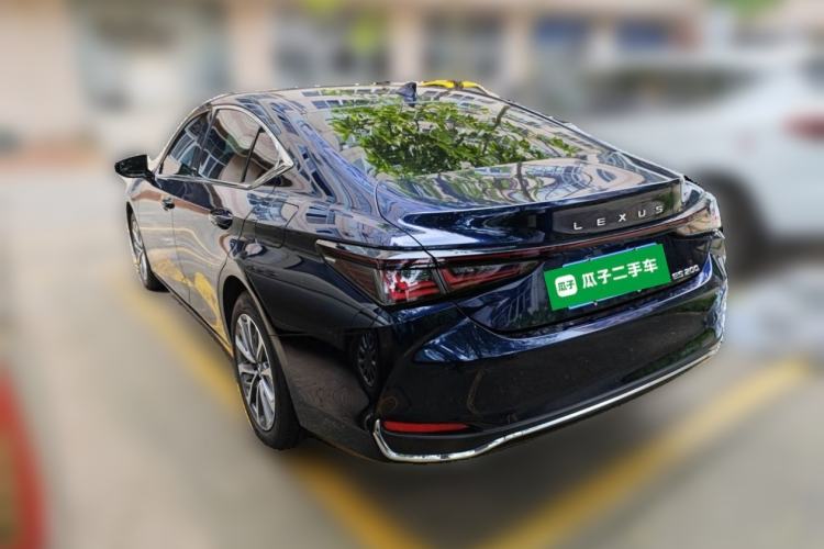 Used Lexus ES 2025 200 Premium Edition Rear Left 45 Deg