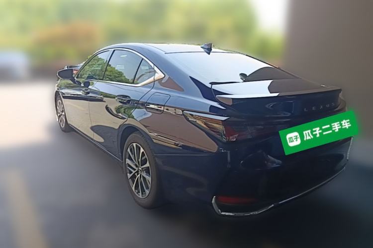 Used Lexus ES 2025 300h Deluxe Edition Rear Left 45 Deg