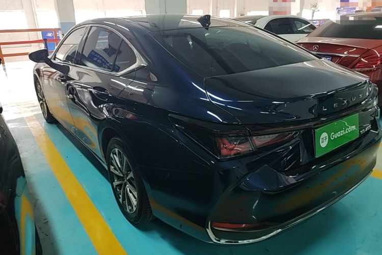 Used Lexus ES 2025 200 Premium Edition Rear Left 45 Deg