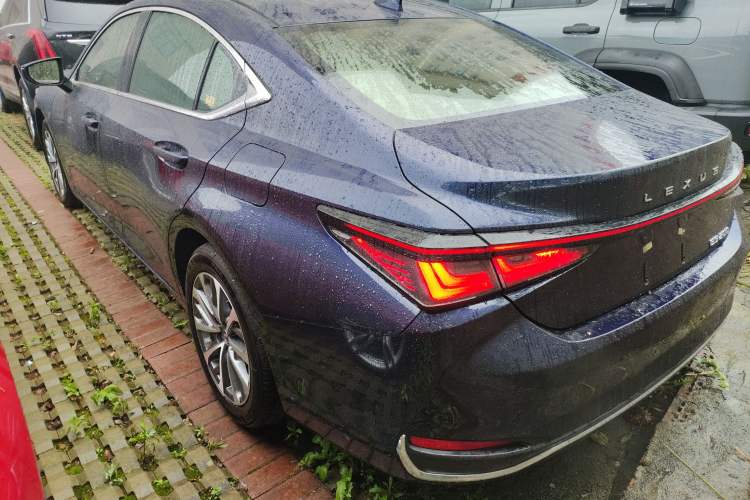 Used Lexus ES 2025 200 Premium Edition Rear Left 45 Deg
