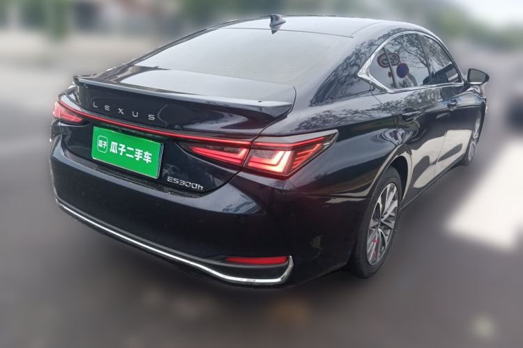 Used Lexus ES 2025 300h Deluxe Edition Rear Right 45 Deg