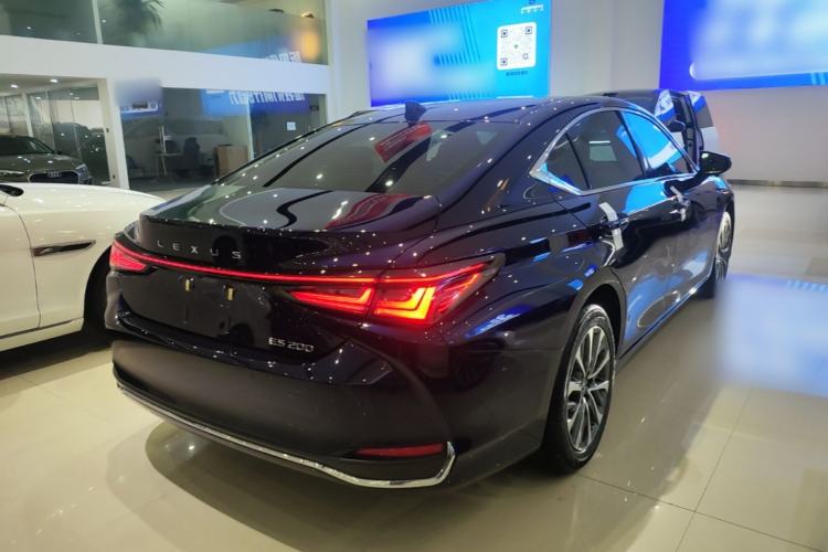 Used Lexus ES 2025 200 Premium Edition Rear Right 45 Deg