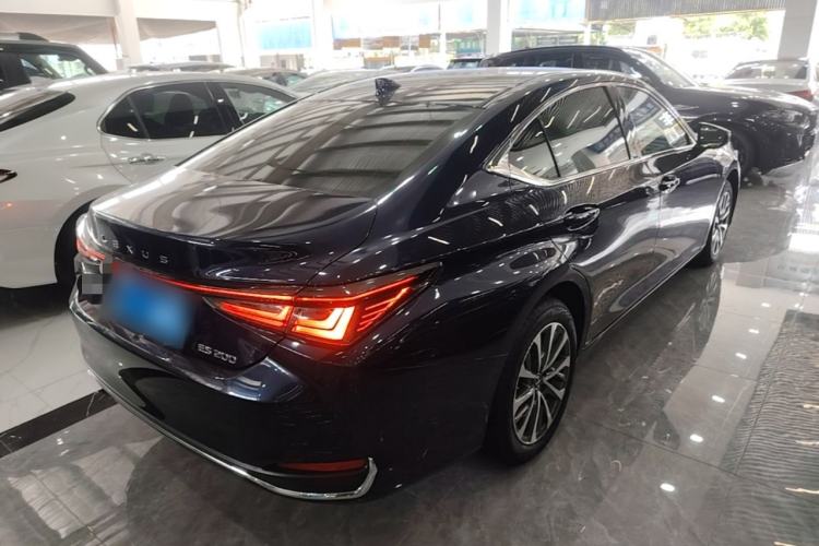 Used Lexus ES 2025 200 Premium Edition Rear Right 45 Deg