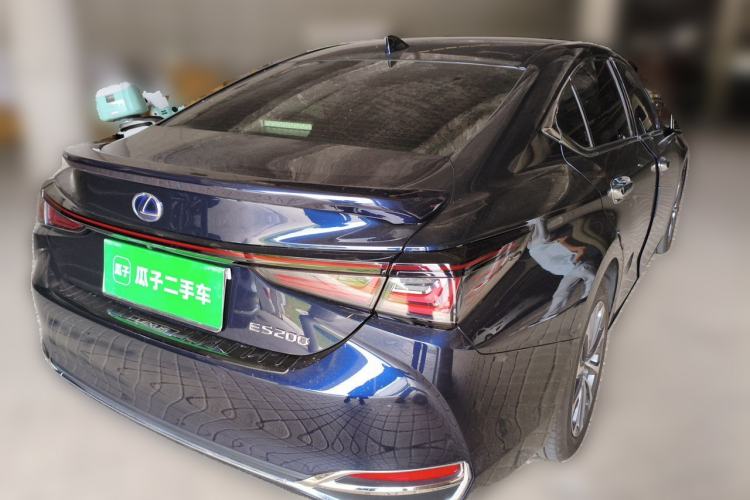 Used Lexus ES 2025 200 Premium Edition Rear Right 45 Deg