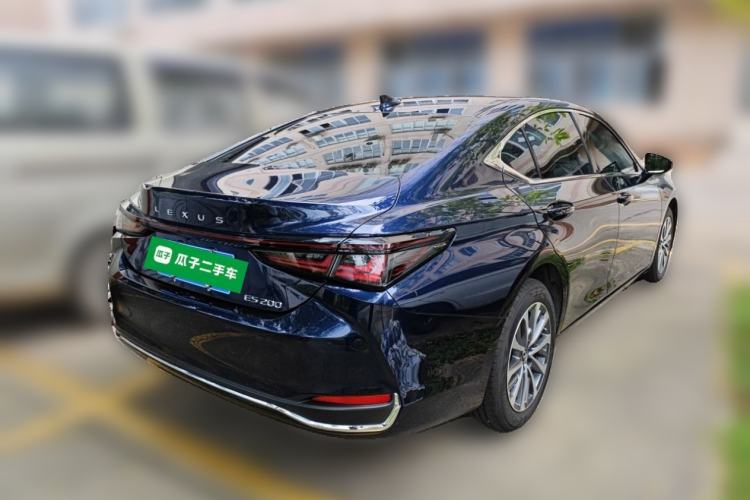 Used Lexus ES 2025 200 Premium Edition Rear Right 45 Deg