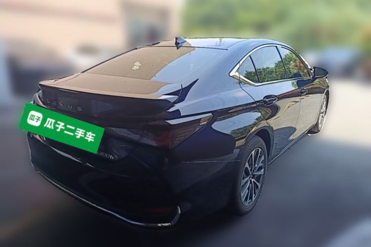 Used Lexus ES 2025 300h Deluxe Edition Rear Right 45 Deg