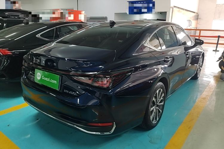 Used Lexus ES 2025 200 Premium Edition Rear Right 45 Deg