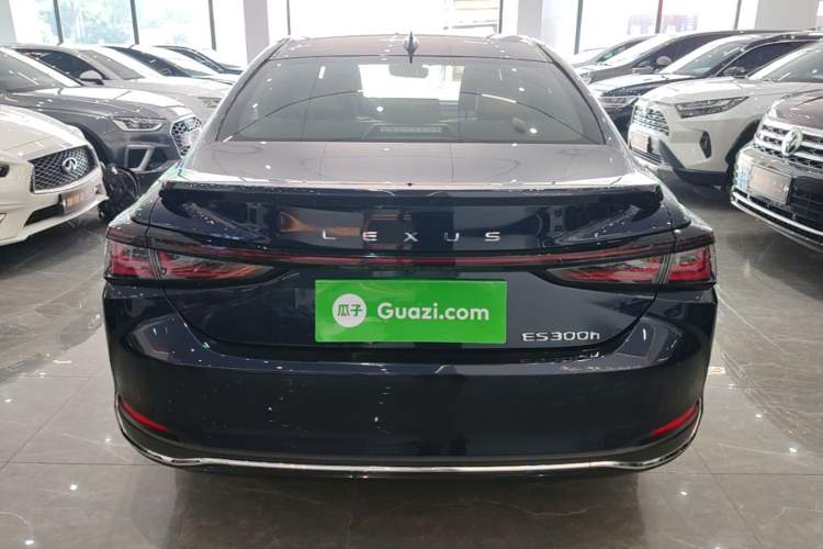 Used Lexus ES 2025 300h Deluxe Edition Rear