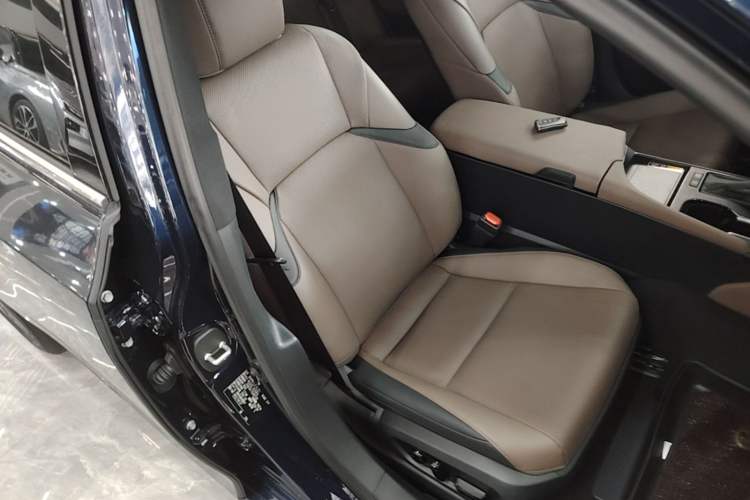 Used Lexus ES 2025 200 Premium Edition Right Front Seat
