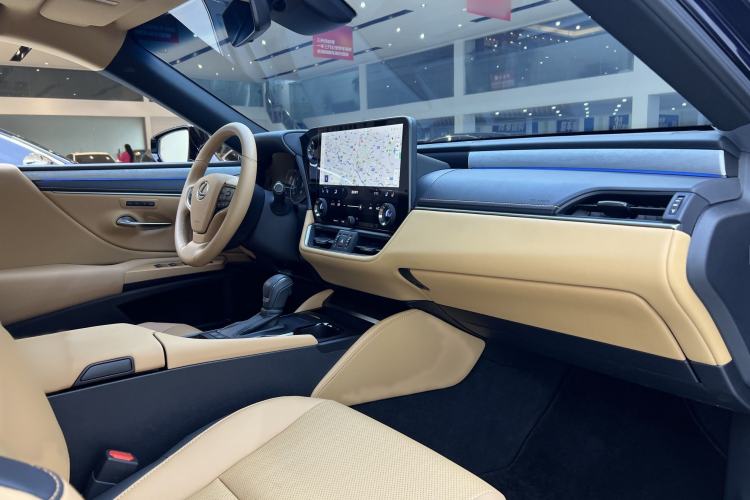 Used Lexus ES 2025 200 Premium Edition Right Front Seat