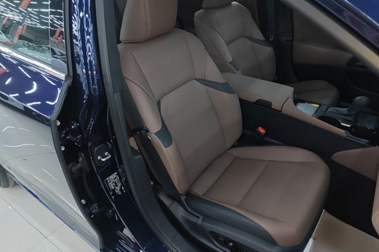 Used Lexus ES 2025 200 Premium Edition Right Front Seat