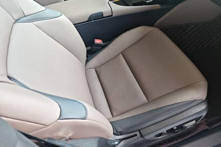 Used Lexus ES 2025 200 Premium Edition Right Front Seat