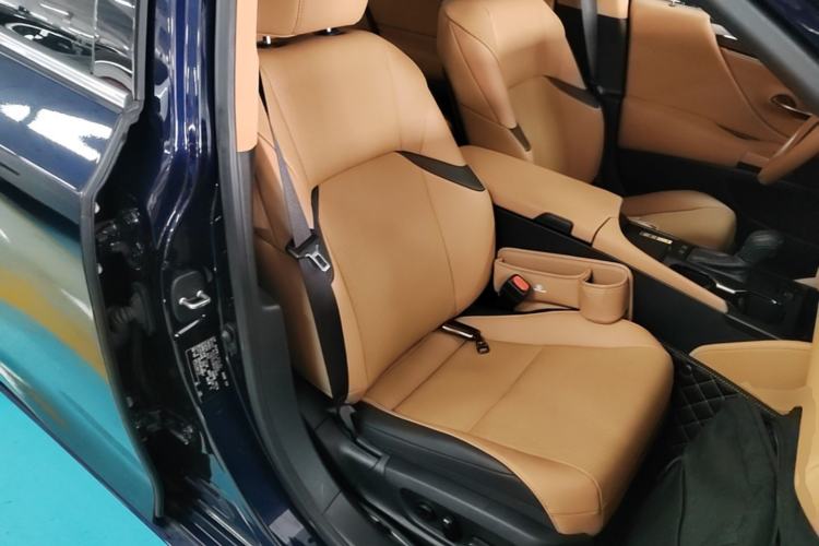 Used Lexus ES 2025 200 Premium Edition Right Front Seat