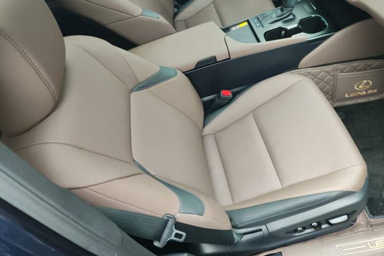 Used Lexus ES 2025 200 Premium Edition Right Front Seat