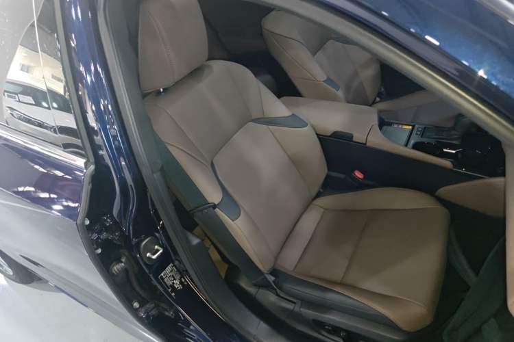 Used Lexus ES 2025 200 Premium Edition Right Front Seat