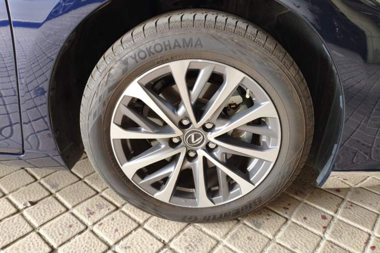 Used Lexus ES 2025 200 Premium Edition Right Front Wheel Hub