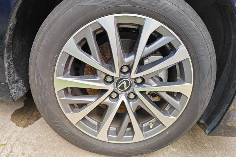 Used Lexus ES 2025 200 Premium Edition Right Front Wheel Hub