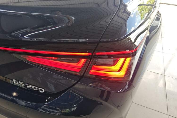 Used Lexus ES 2025 200 Premium Edition Right Rear Taillight