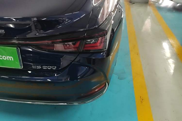 Used Lexus ES 2025 200 Premium Edition Right Rear Taillight