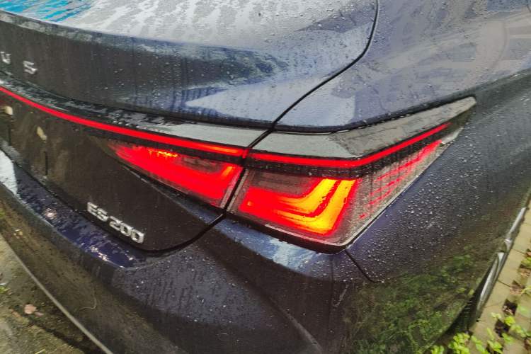 Used Lexus ES 2025 200 Premium Edition Right Rear Taillight