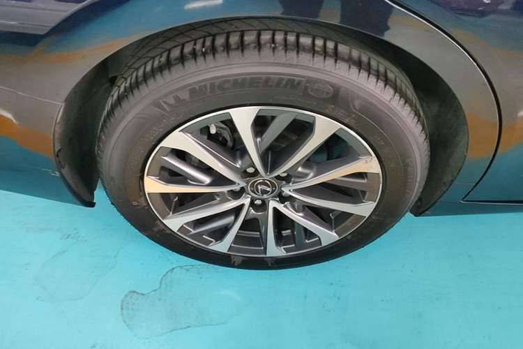 Used Lexus ES 2025 200 Premium Edition Right Rear Wheel Hub
