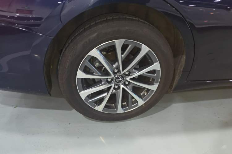 Used Lexus ES 2025 200 Premium Edition Right Rear Wheel Hub