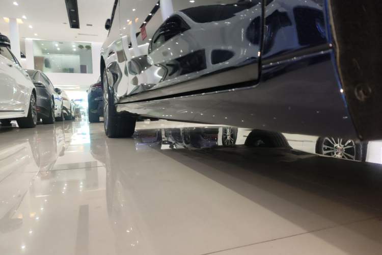 Used Lexus ES 2025 200 Premium Edition Right Side Sill